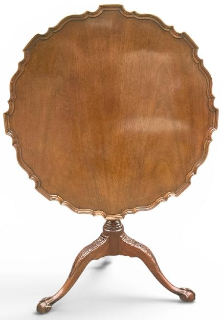 BAKER Furniture mahogany Chippendale style pie crust tilt top table, in fine condition, labels (1 of 6)