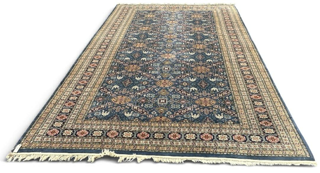 Beautiful roomsize handmade wool oriental rug, from fine home in the Hudson Valley. In wonderful (1 of 1)