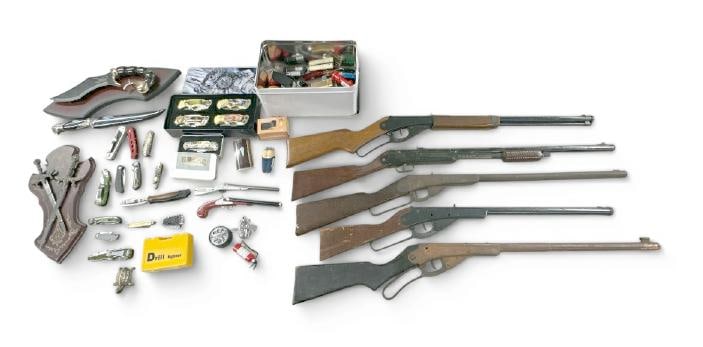 Estate lot of (5) older BB guns and contemporary knives, from local home in Hudson Valley?.just how (1 of 3)