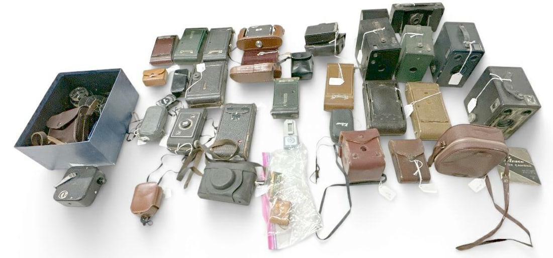 Large lot of vintage cameras and movie cameras, folding, box, etc. From NYC apartment, good lot for (1 of 9)