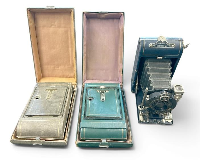 (3) different color KODAK Vest Pocket Cameras including (2) in original cases, nice overall estate (1 of 1)