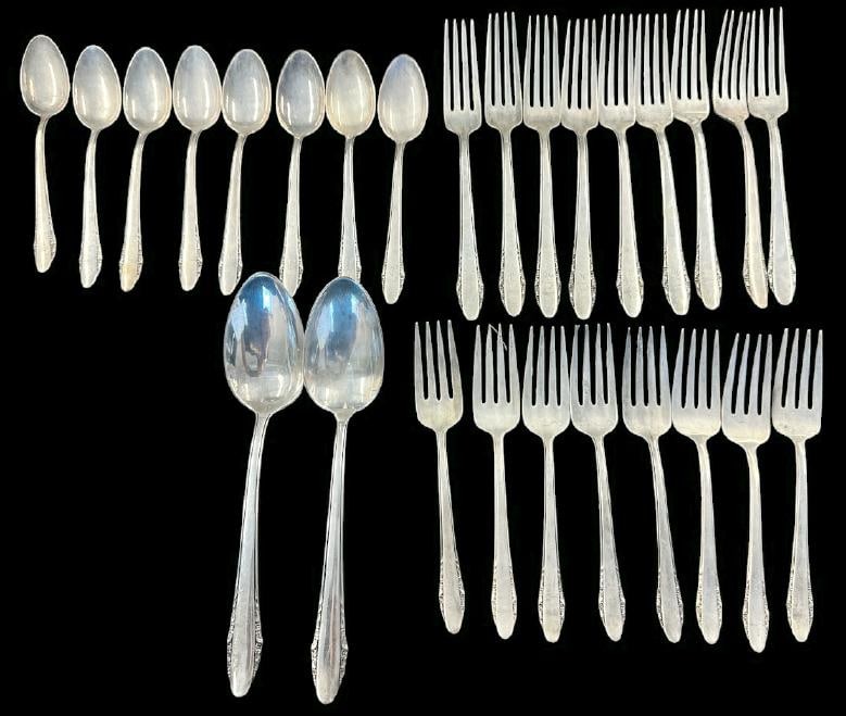 (28) pcs. LUNT Sterling Silver matching flatware to include (9) dinner forks, (8) dessert or sald (1 of 3)