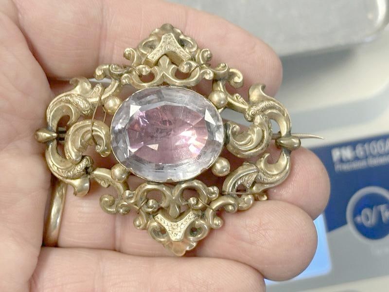 Georgian brooch with heavy gold shell, and synthetic stone, some fine wiring holding together in: Georgian brooch with heavy gold shell, and synthetic stone, some fine wiring holding together in places, measures 2.75" across. From fine estate. Weighs 15.8 pennyweights as you see it?...