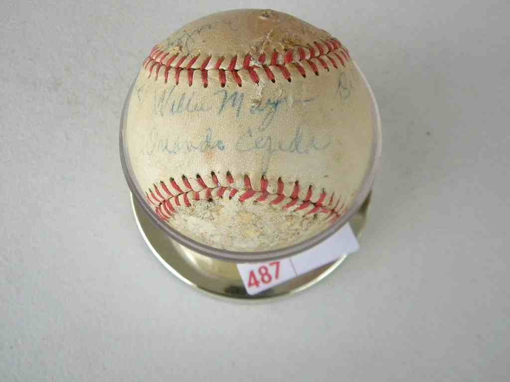 1962 San Francisco Giants Signed Baseball: 1962 San Francisco Giants signed baseball with signatures by Willie Mays, Orlando Cepeda, Ed Bailey, Bill Pierce, & Mgr Alvin Dark, in case, good condition, as pictured