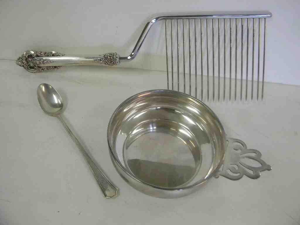 Sterling Silver Lot Cake Cutter * Porringer & Spoon: Sterling Silver Lot Cake Cutter * Porringer & Spoon, from local estate. The porringer and spoon weigh 2.97 ounces....The cake cutter has a fancy handle.
