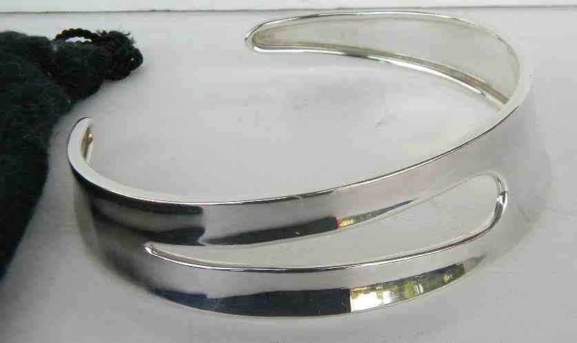 Robert Lee Morris Heavy Sterling Designer Necklace: Robert Lee Morris Heavy Sterling Designer Necklace 2.67 troy ounces, with original cloth bag, purchased in Soho some years ago...