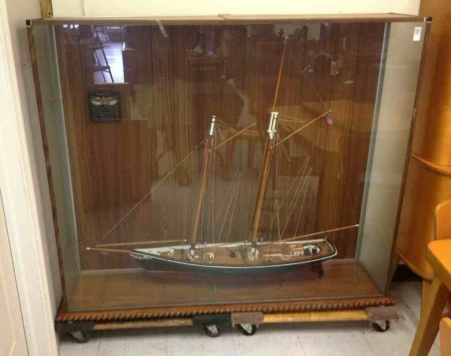 LARGE SHIP MODEL IN GLASS CASE, "AMERICA" 1851 1945, 17: LARGE SHIP MODEL IN GLASS CASE, "AMERICA" 1851 1945, 170 TONS, 5263 SQ FT SAIL, 101.8 FT L.O.A., 90.3 FT L.W.L., 23 FT BEAM, 11 FT DRAFT, WINNER OF FIRST AMERICA'S CUP RACE ON AUGUST 22ND, 1851, MODEL