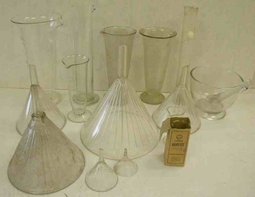Lot Older Pharmacy Glass Beakers Funnels Mortar &: Lot Older Pharmacy Glass Beakers Funnels Mortar & Pestal, etc. The funnels have some chips and crack on one…Most others in nice as found condition.