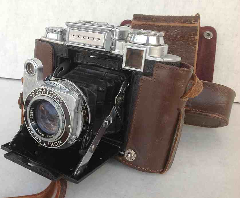 ZEISS IKON SUPER KONTA 533/16 CAMERA From Estate: ZEISS IKON SUPER KONTA 533/16 CAMERA From Estate we are liquidating. Serial number is 032219. Camera is in nice condition, original leather case is in 2 pieces, and has separation in stitching. Nice e