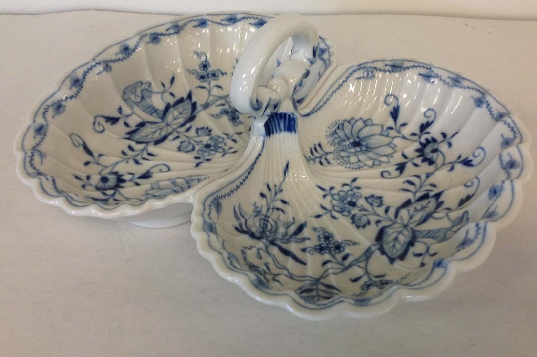 Meissen Blue Onion pattern Nut Dish serving: Meissen Blue Onion pattern Nut Dish serving piece,crossed swords mark on base, measures 3 1/2" x 11" X 9 1/2", as pictured