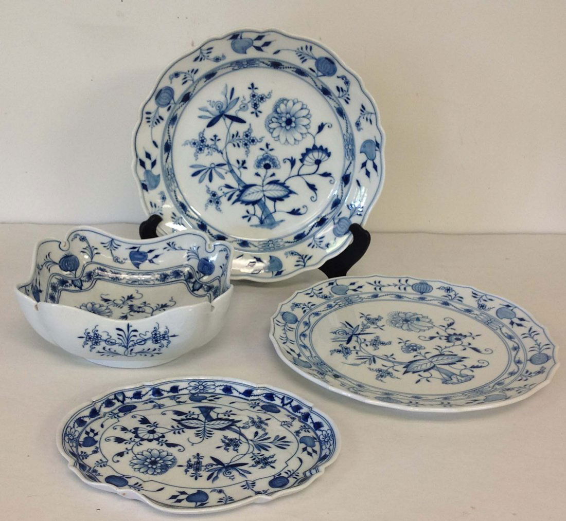 Lot of 4 Meissen Blue Onion pattern serving pieces,: Lot of 4 Meissen Blue Onion pattern serving pieces, crossed sword mark on all, as pictured