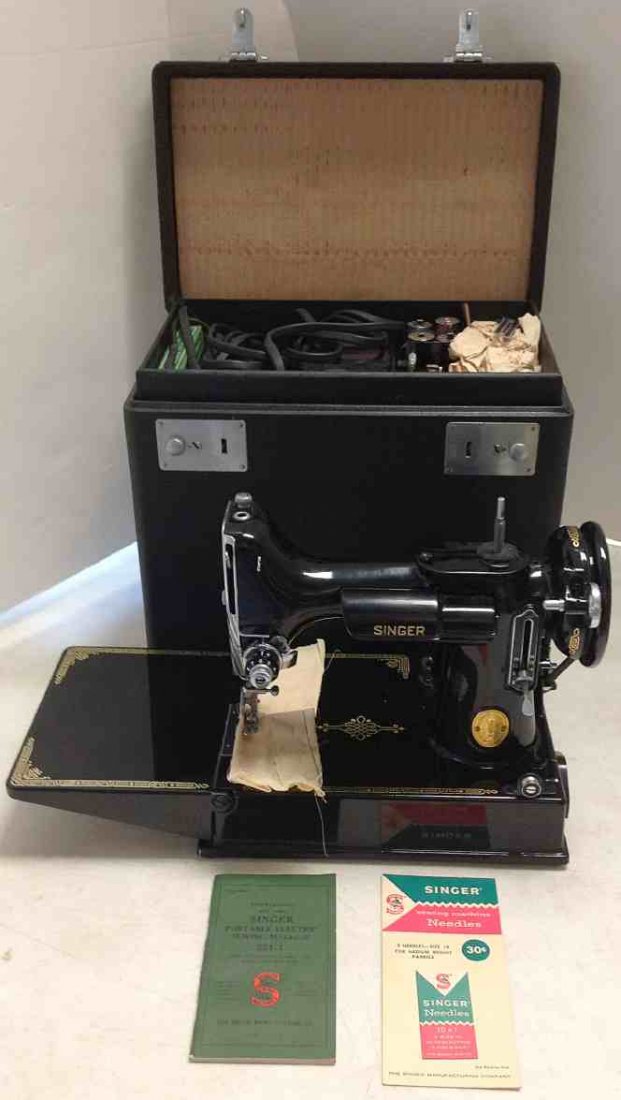 SINGER FEATHERWEIGHT Sewing Machine Like New! Unused ?: SINGER FEATHERWEIGHT Sewing Machine Like New!, Possibly Unused ? Or used a few times, never had one in this condition before, original cardboard on top and bottom, all accessories there...Case is grea