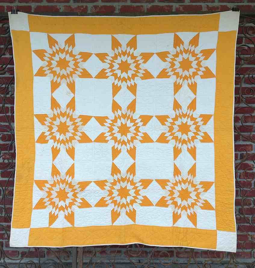 Estate Country Mustard & White Quilt Beautiful Pattern: Estate Country Mustard & White Quilt Beautiful Pattern, not sure of the pattern. Nice overall estate found condition, no wear, a few minor dirt spots. Measures 69" x 65", from Hudson Valley estate....