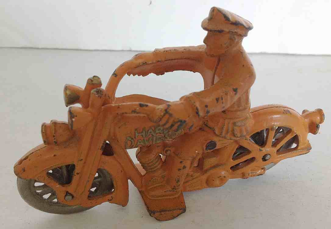 HARLEY DAVIDSON CAST IRON MOTORCYCLE POLICEMAN TOY,: HARLEY DAVIDSON CAST IRON MOTORCYCLE POLICEMAN TOY, VERY NICE CONDITION. MEASURES 5 1/2".