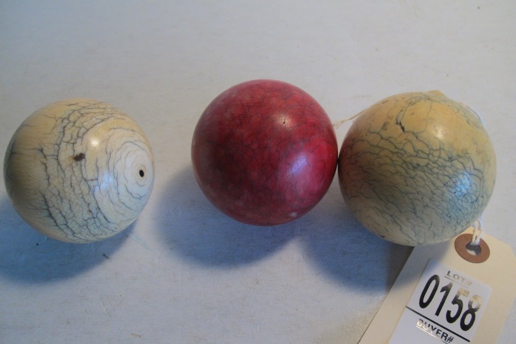 3 IVORY LIKE BILLIARD BALLS, 1 RED & 2 WHITE, GOOD: 3 IVORY LIKE BILLIARD BALLS, 1 RED & 2 WHITE, GOOD CONDITION, AS PICTURED