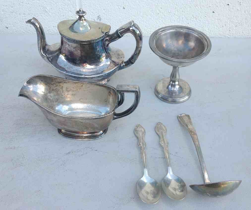(6) PCS. OF RAILWAY SERVING PCS. & UTENSILS. INCLUDING: (6) PCS. OF RAILWAY SERVING PCS. & UTENSILS. INCLUDING PRR CREAMER, (2) PRR SPOONS, UNIDENTIFIED LADLE, MISSOURI PACIFIC LINES ICE CREAM DISH, & JC RR TEAPOT. FROM WALTER G. RICH ESTATE COLLECTION.