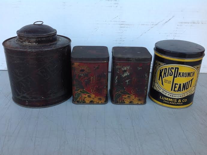 4 OLD ADVERTISING TINS INCL. KRISPKRUNCH PEANUT BUTTER,: 4 OLD ADVERTISING TINS INCL. KRISPKRUNCH PEANUT BUTTER, 2 TETLEY'S TEAS & COFFEE TIN, NORMAL WEAR, THE PEANUT BUTTER TIN IS NICE AND CLEAN.