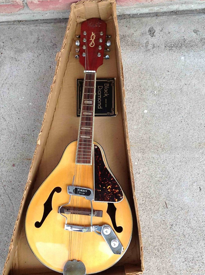 VINTAGE KENT MANDOLIN IN ORIGINAL CARDBOARD BOX,: VINTAGE KENT MANDOLIN IN ORIGINAL CARDBOARD BOX, MEASURES 28" TOP TO BOTTOM, NAME WORN OFF TOP, OVERALL NICE CONDITION.