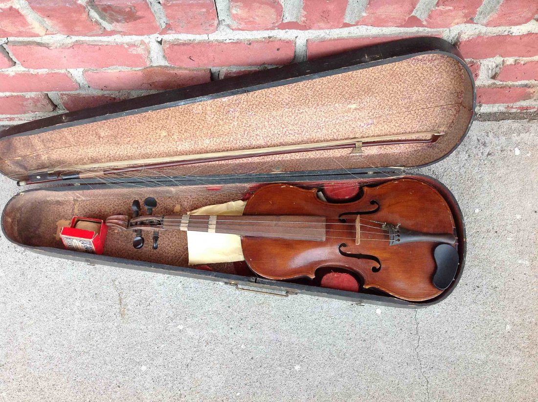 EARLY ESTATE VIOLIN, JACOBUS STAINER PAPER LABEL: EARLY ESTATE VIOLIN, JACOBUS STAINER PAPER LABEL INSIDE, AS FOUND CONDITION, WITH BOW AND WOOD CASE. MEASURES 24" TOP TO BOTTOM.