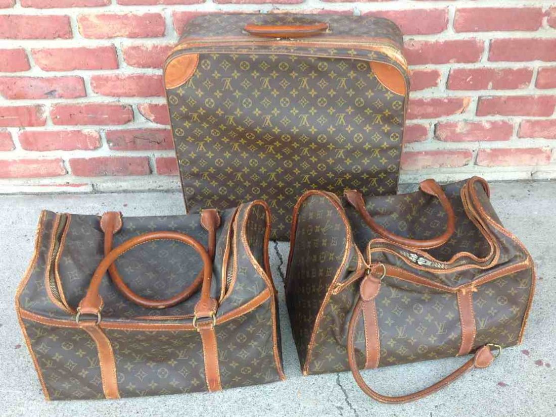 (3) PCS. LOUIS VUITTON LUGGAGE, AS FOUND ESTATE: (3) PCS. LOUIS VUITTON LUGGAGE, AS FOUND ESTATE CONDITION. THE SUITCASE HAS A SEPARATION ON A TOP CORNER, AS PICTURED, IT MEASURES 20" X 20", ONE OF THE CARRY BAGS HAS A HANDLE OFF, BUT THERE, AND THE