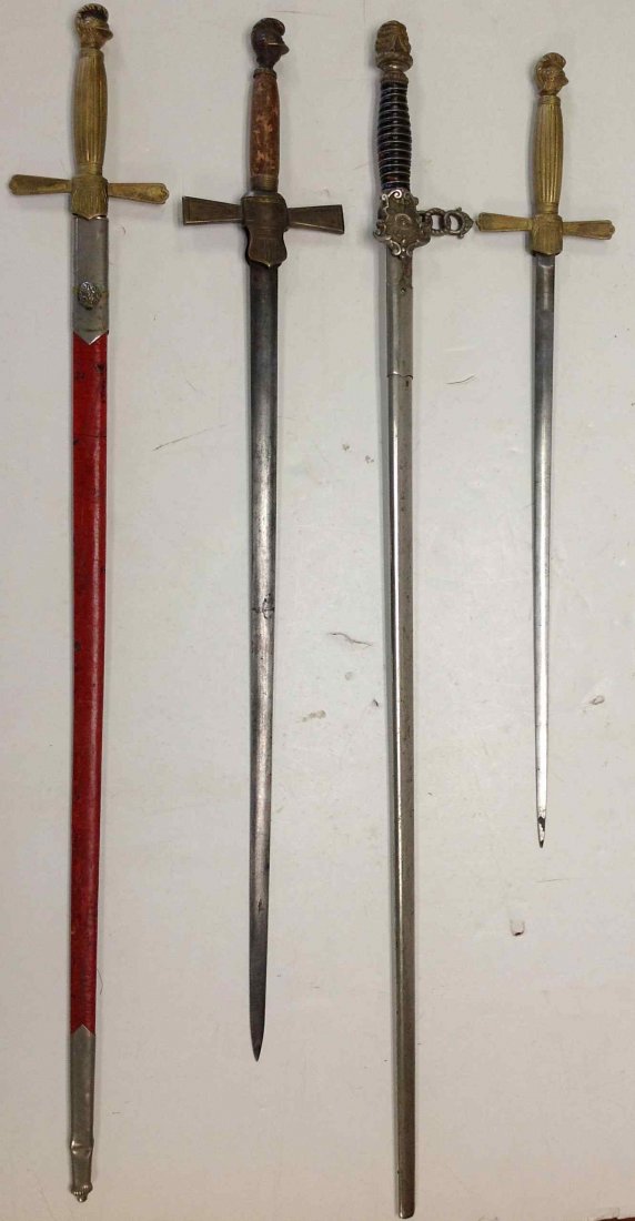 ODD FELLOW (4) CEREMONIAL SWORDS, 2 WITH SHEATS, 2: ODD FELLOW (4) CEREMONIAL SWORDS, 2 WITH SHEATS, 2 WITHOUT. FROM CLOSED LODGE IN SOUTHERN, N.Y.