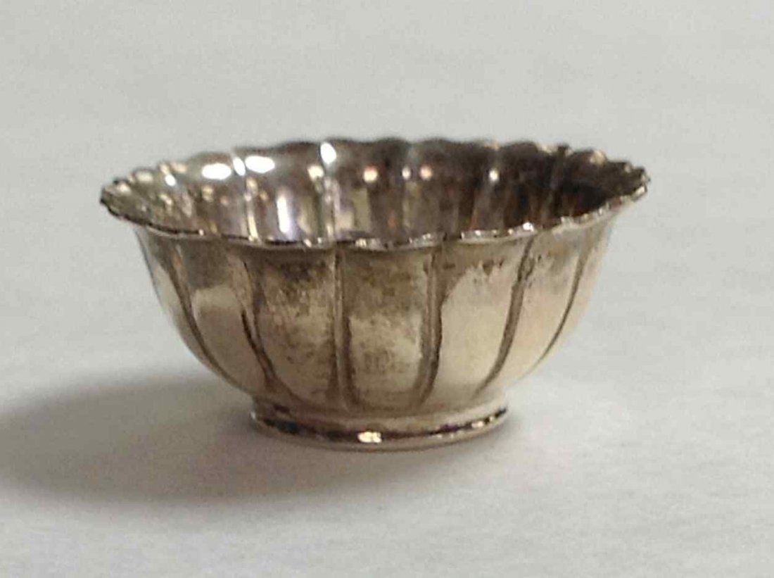 STUART McCABE STERLING MINIATURE FLUTED BOWL, FROM: STUART McCABE STERLING MINIATURE FLUTED BOWL, FROM PRIVATE COLLECTION.