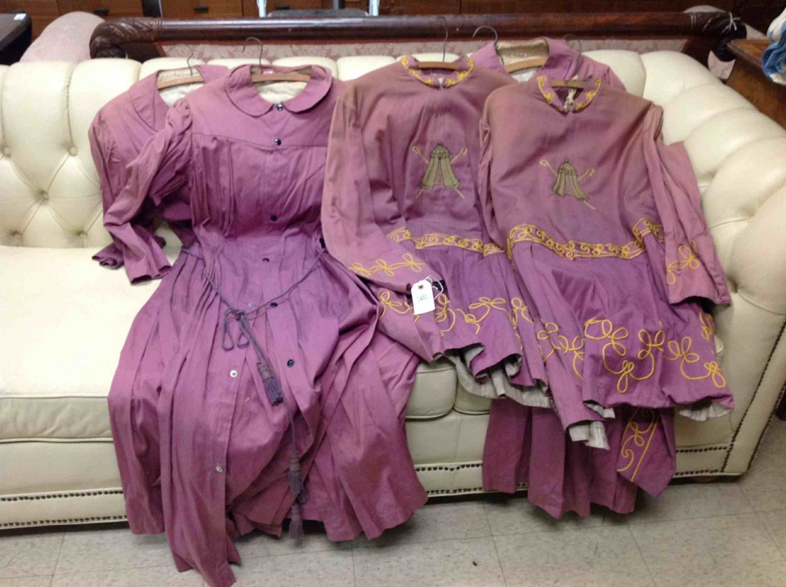 6 ODD FELLOW ROBES, 4 WATCHES, 2 GUARD OF THE TENT,: 6 ODD FELLOW ROBES, 4 WATCHES, 2 GUARD OF THE TENT, PINKISH COLOR, GOLD EMBROIDERY, GOOD CONDITION OVER AL, FROM CLOSED SOUTHERN NEW YORK LODGE