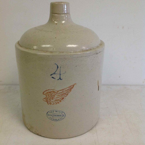 RED WING 4 GALLON STONEWARE JUG, WITH LOGO ON FRONT AS: RED WING 4 GALLON STONEWARE JUG, WITH LOGO ON FRONT AS PICTURED. GOOD CONDITION.