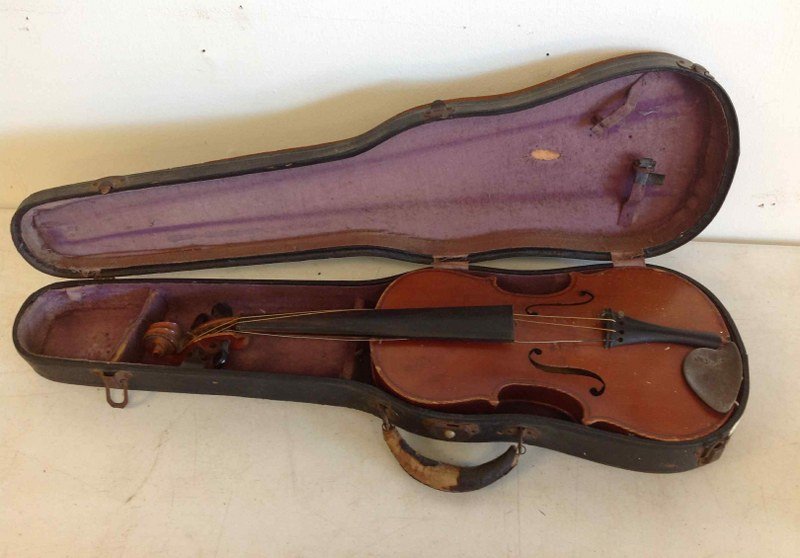 ESTATE FOUND CONDITION VIOLIN IN CASE, HAS STRADIVARIUS: ESTATE FOUND CONDITION VIOLIN IN CASE, HAS STRADIVARIUS PAPER LABEL INSIDE. MEASURES 23" TOP TO BOTTOM.