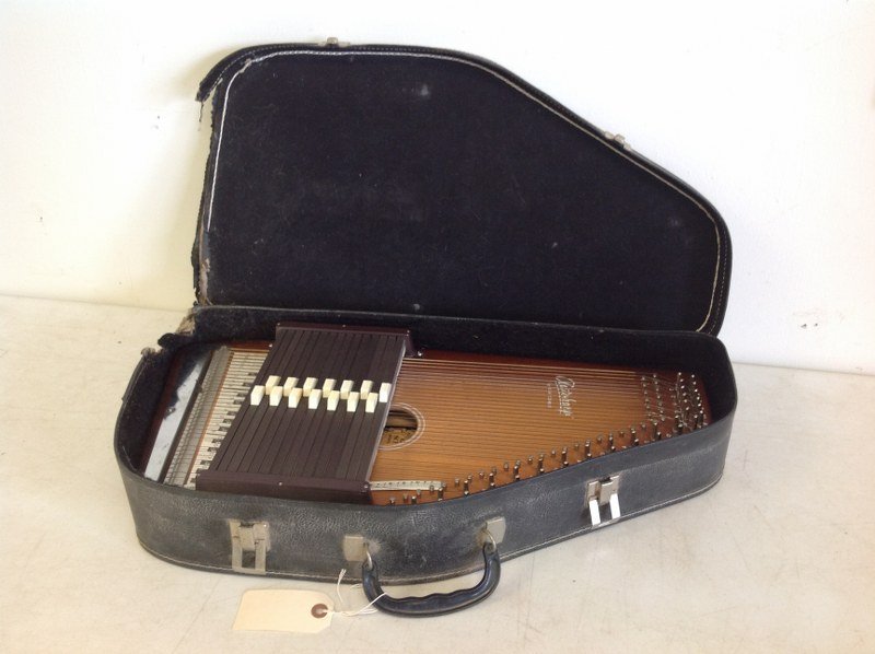 OSCAR SCHMIDT MODEL 15 EBH/R AUTOHARP, IN NICE ESTATE Feb 28, 2015