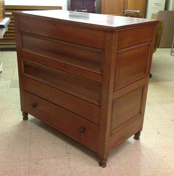 EARLY PINE LIFT TOP PENNSYLVANIA BLANKET CHEST W/1: EARLY PINE LIFT TOP PENNSYLVANIA BLANKET CHEST W/1 DRAWER ON BOTTOM, RAISED PANEL SIDES AND FRONT, MEASURES 42" HIGH X 43" WIDE X 23" DEEP, ORIGINAL FINISH, AS PICTURED