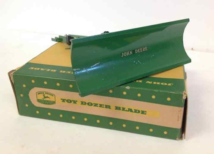 JOHN DEERE EARLY 1950'S TOY DOZER BLADE WITH ORIGINAL: JOHN DEERE EARLY 1950'S TOY DOZER BLADE WITH ORIGINAL BOX, HAS 2 NEW SCREWS, SOME SCRATCHES IN PAINT, MEASURES 6 1/2" FRONT TO BACK, FROM OLD FAMILY ESTATE IN COLORADO, AS PICTURED