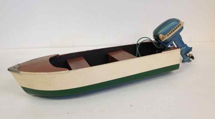 1950'S WOODEN BOAT WITH EVINRUDE MOTOR, BOAT MEASURES: 1950'S WOODEN BOAT WITH EVINRUDE MOTOR, BOAT MEASURES 14" FRONT TO BACK, MOTOR MEASURES 5 1/2" HIGH, GOOD CONDITION, FROM OLD FAMILY ESTATE IN COLORADO, AS PICTURED