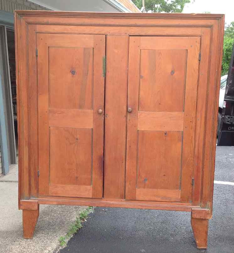 PRIMITIVE 2 DOOR HUDSON VALLEY CUPBOARD, APPEARS TO AT (1 of 6)