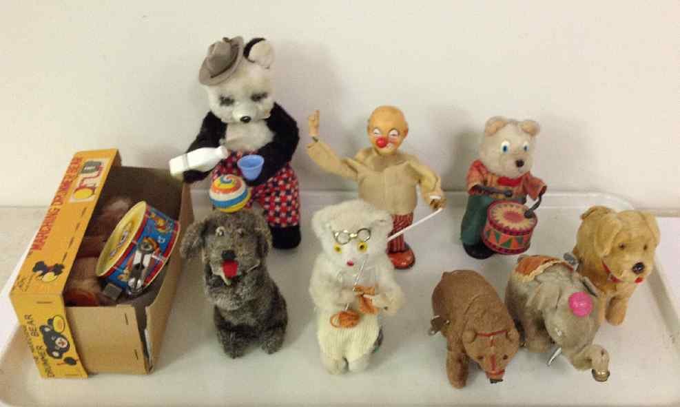 COLLECTION OF 9 OLDER WIND-UP TOYS, ALL ANIMALS EXCEPT: COLLECTION OF 9 OLDER WIND-UP TOYS, ALL ANIMALS EXCEPT 1 CLOWN, MAJORITY IN WORKING ORDER OR PARTIAL WORKING ORDER, AS PICTURED