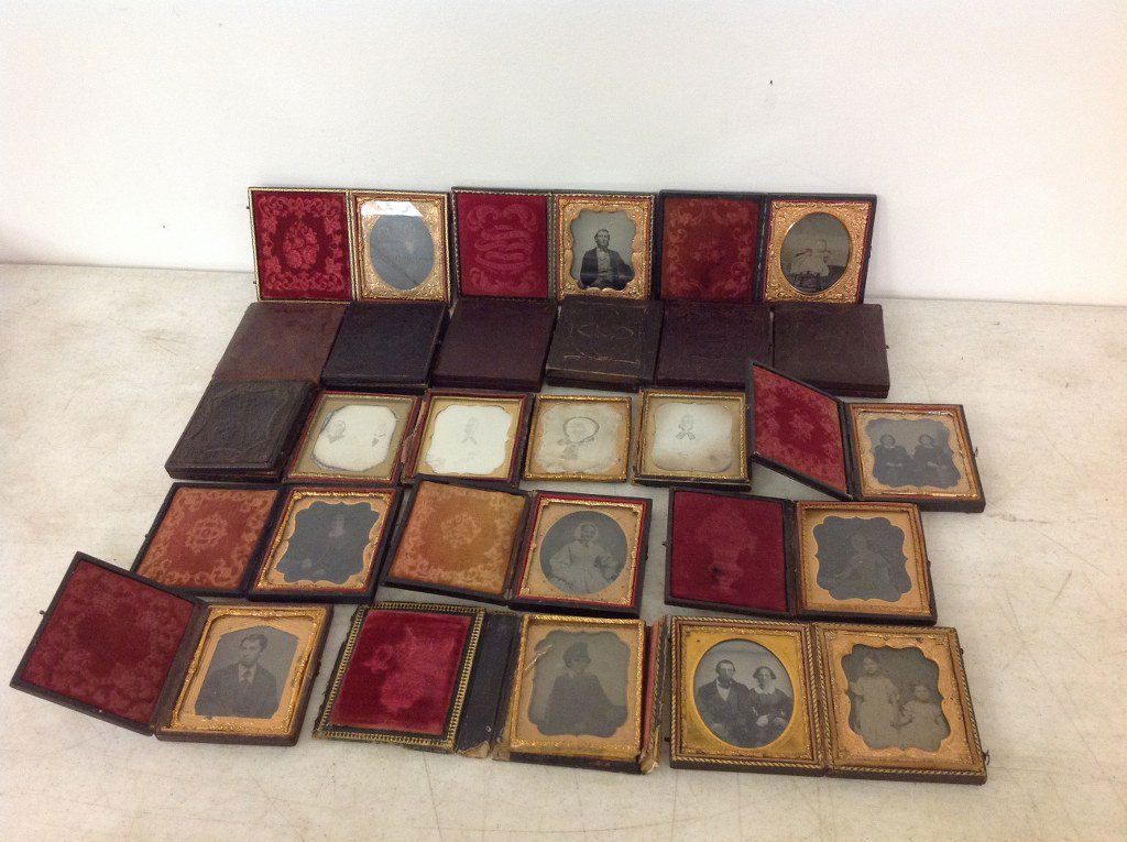 LOT OF 23 IMAGES, ALL SIXTH-PLATE, 10 DAGUERREOTYPES(6 (1 of 2)