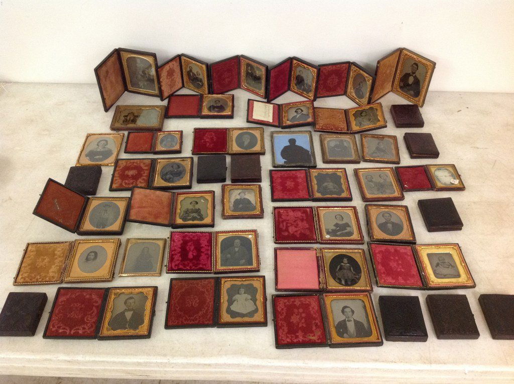 LOT OF 42 IMAGES, 26 SIXTH-PLATE AMBROTYPES, 4 (1 of 4)