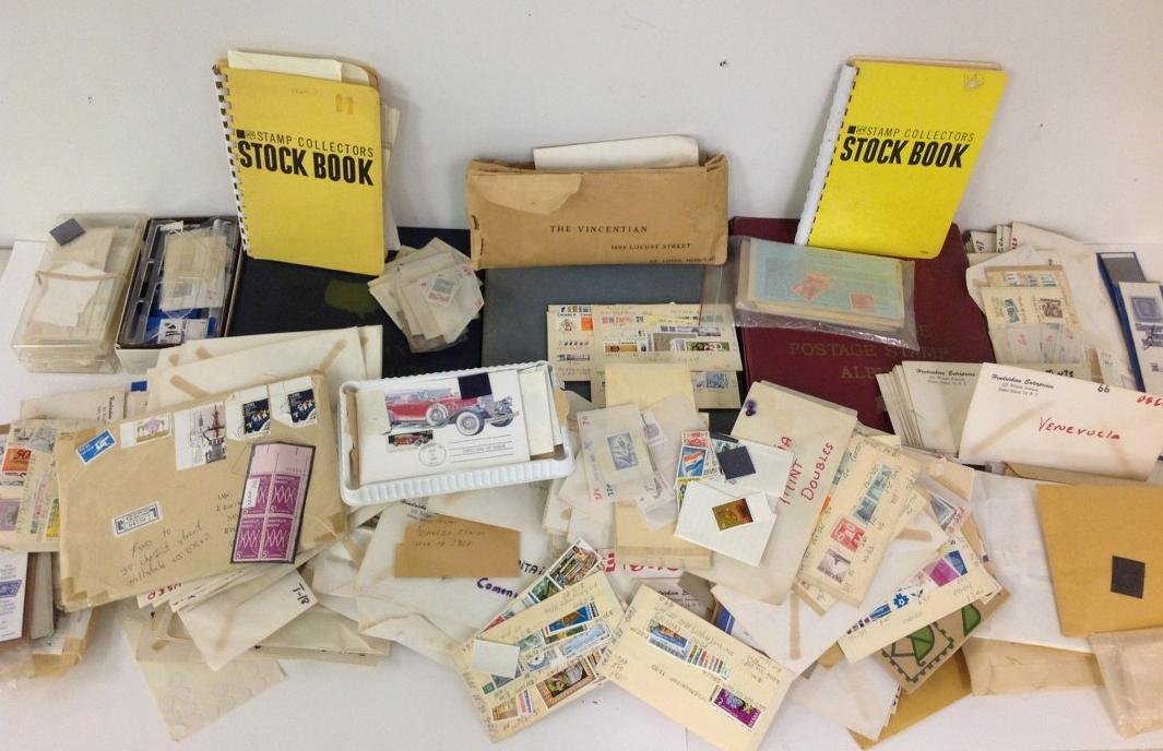 BOXLOT OF STAMP ALBUMS AND ENVELOPES, 2 US STAMP ALBUMS (1 of 6)