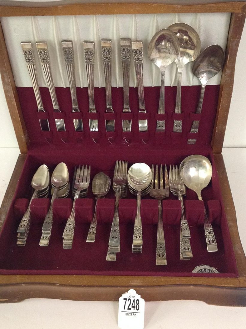 LOT OF CORONATION PATTERN SILVERWARE IN CASE, AS: LOT OF CORONATION PATTERN SILVERWARE IN CASE, AS PICTURED