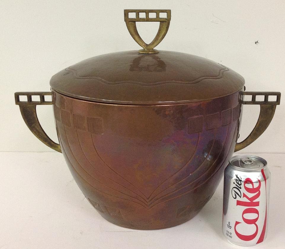 ARTS & CRAFTS HAMMERED COPPER POT W/LID, POSSIBLY (1 of 2)