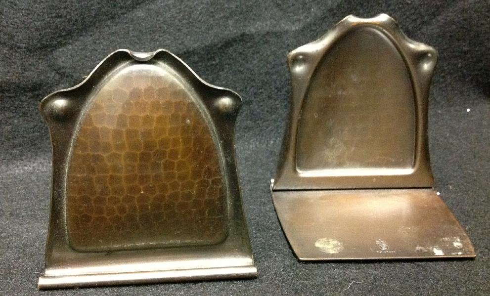 ROYCROFT ARTS & CRAFTS HAND HAMMERED COPPER BOOKENDS. (1 of 2)