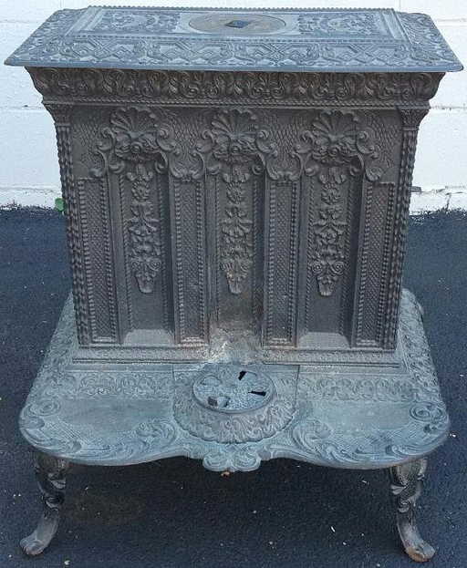 RATHBONE & CO. ALBANY N.Y. CAST IRON PARLOR STOVE, FROM ALBANY N.Y. CAST IRON PARLOR STOVE, FROM - RATHBONE & CO. ALBANY N.Y. CAST IRON PARLOR STOVE, FROM