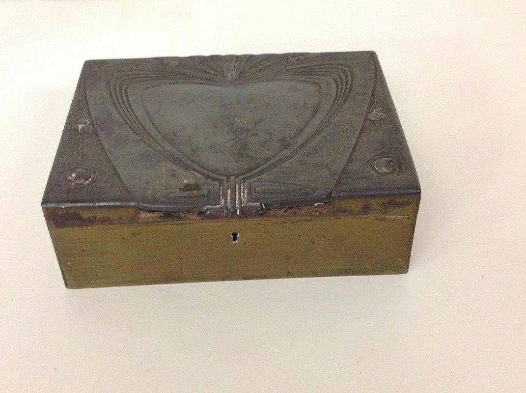 LIBERTY NOUVEAU PEWTER BOX, BRASS BOTTOM, PEWTER TOP, (1 of 3)
