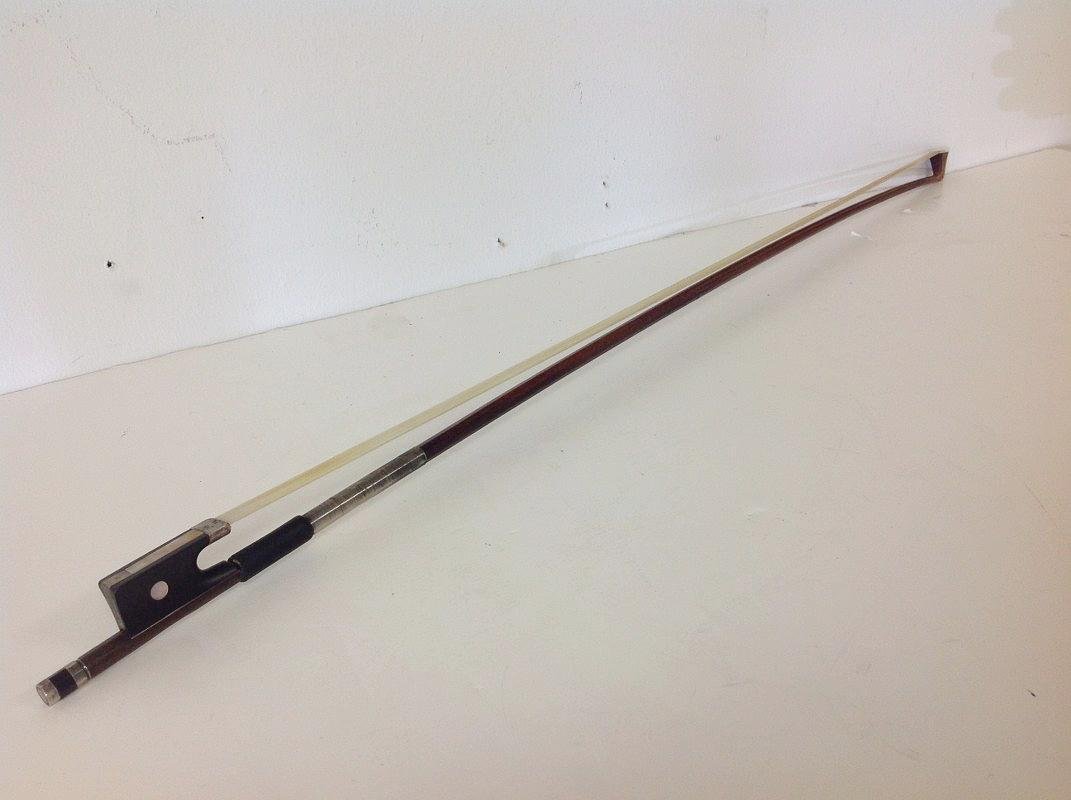 EUGENE SARTORY (?) VIOLIN BOW, SIGNED AS PICTURED. (1 of 6)
