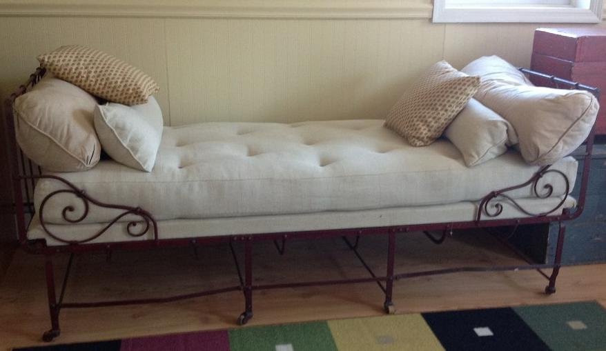 19TH C  IRON FOLDING CAMPAIGN DAY BED (1 of 2)