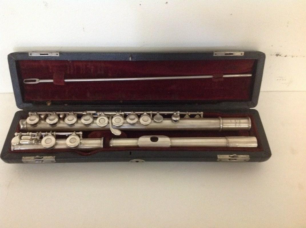 WM. S. HAYNES CO. SILVER FLUTE IN CASE SERIAL # 4904 (1 of 3)