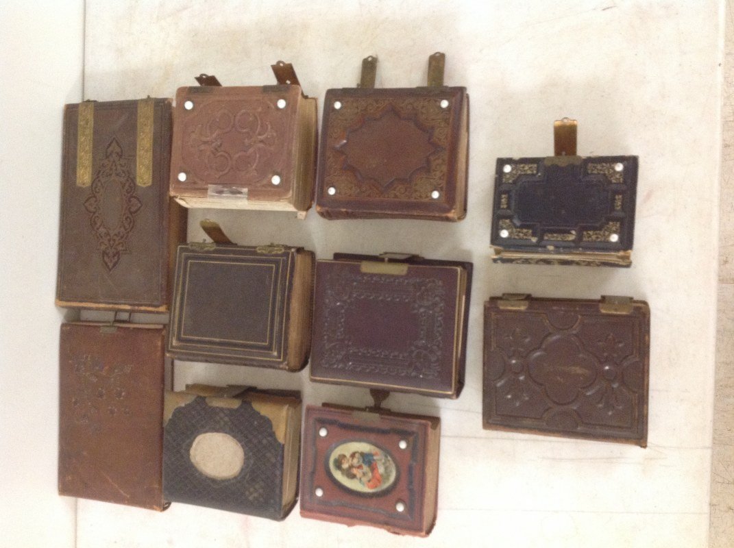 10 PHOTO ALBUMS: (1)EMPTY, (2)24 CDVS, (3)30 CDVS, 14 (1 of 8)