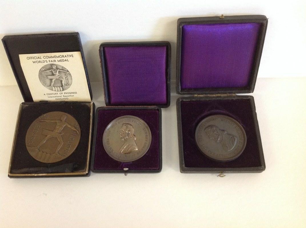 (3) BRONZE MEDALS IN CASES (2) COOPER UNION & 1933 WORL (1 of 7)