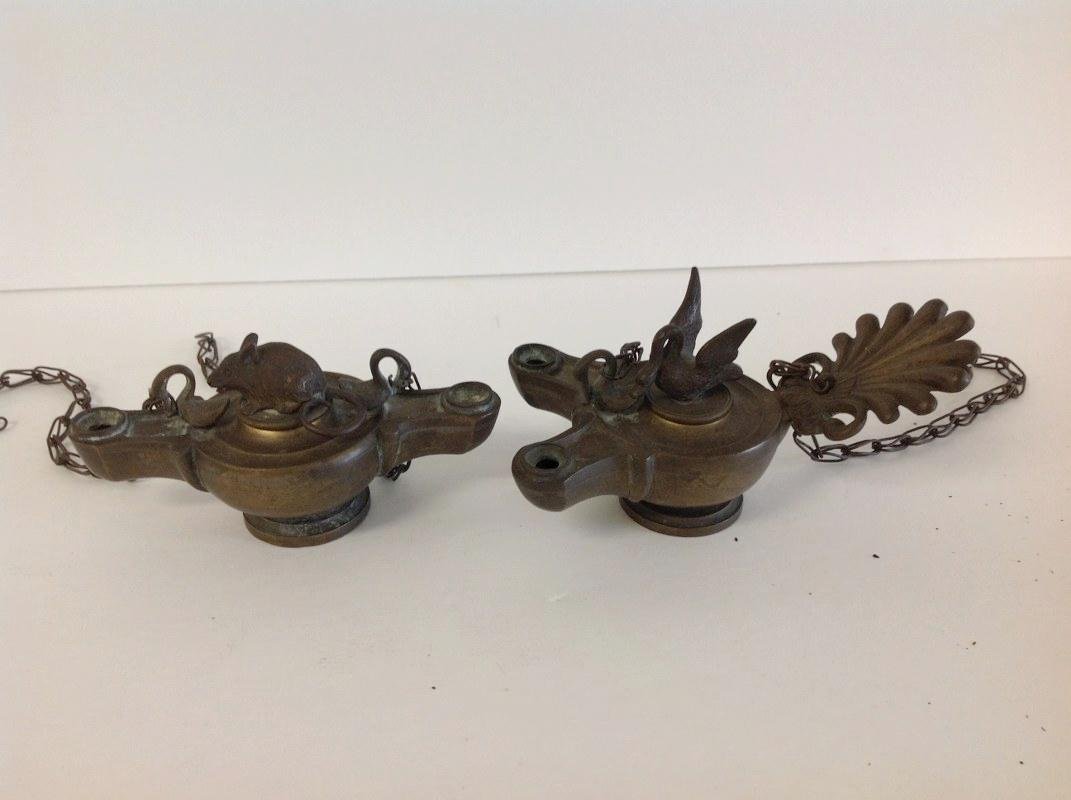 2 19TH C. BRONZE ROMAN OIL LAMPS (1 of 4)