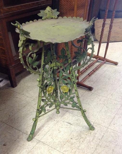 DECORATIVE IRON OUTDOOR STAND W/HOOF FEET, OLDER GREEN (1 of 5)